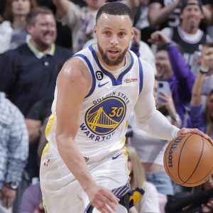 Stephen Curry breaks Wilt Chamberlain’s record in Game 2 of Playoffs