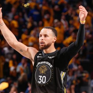 Stephen Curry passes Scottie Pippen to make Playoffs history