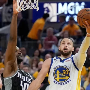 NBA: Steph double-dribbled on game winning layup in Game 5