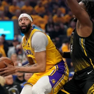 Anthony Davis listed as probable for Game 2 with right foot stress injury