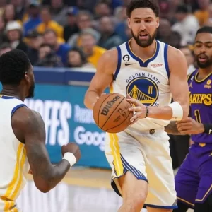 Klay Thompson grabs spotlight as Warriors even out series