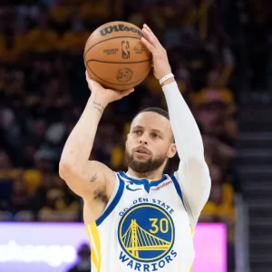 Stephen Curry still leads NBA playoffs with impressive stat-line