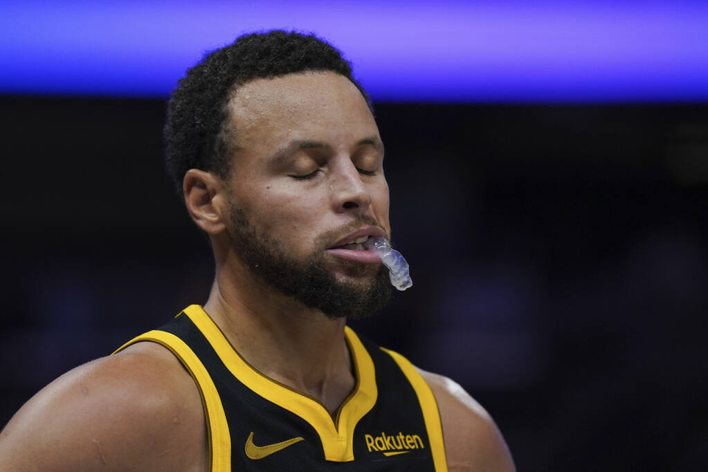 Stephen Curry added to injury list with “Knee Soreness”