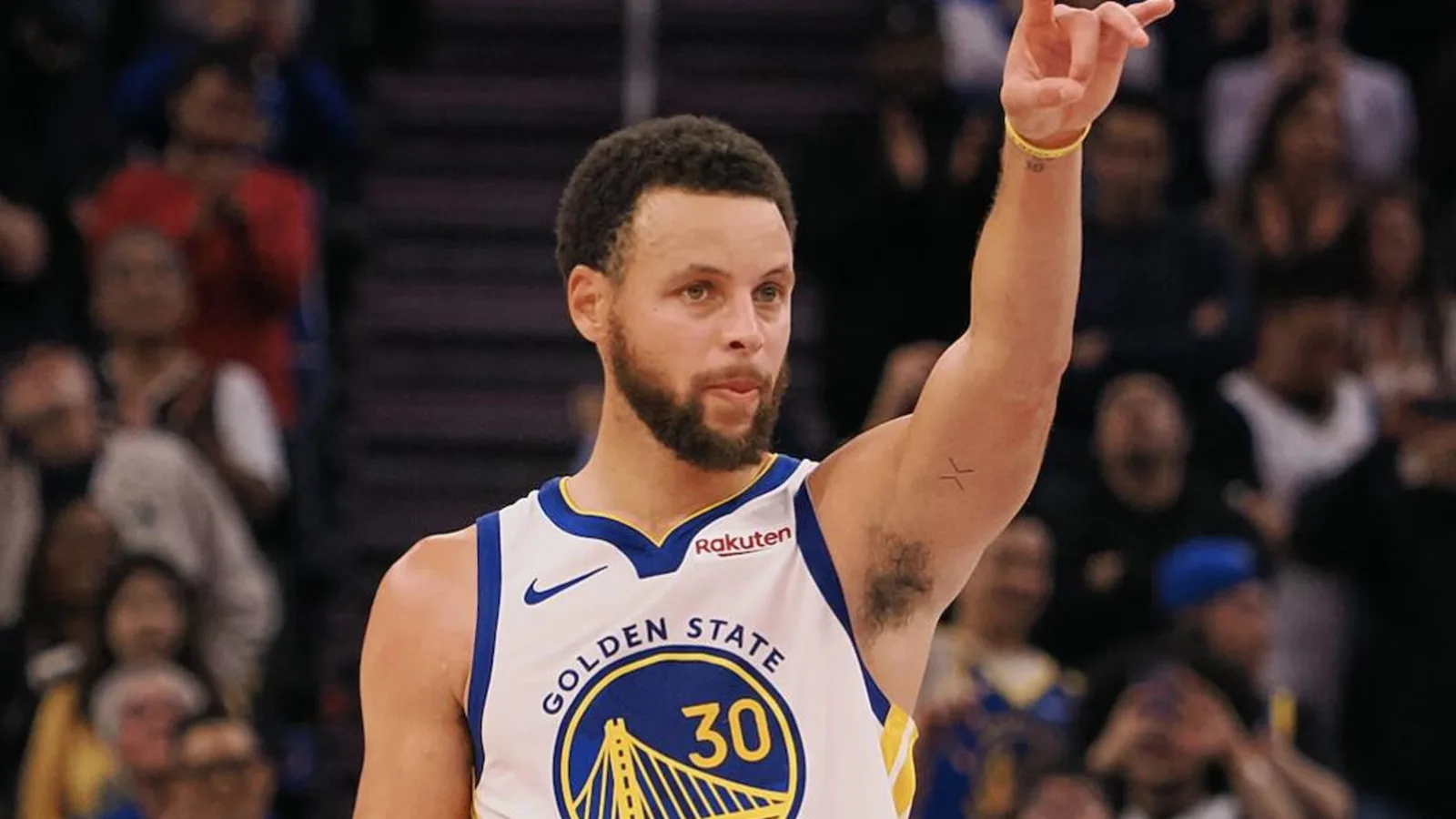Stephen Curry extends his incredible NBA record