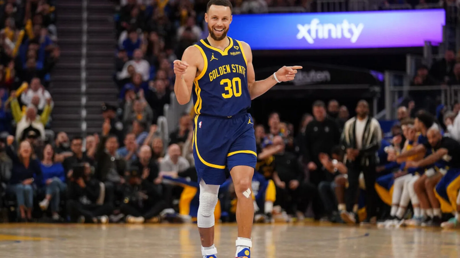Stephen Curry surpasses Lakers legend on historic NBA list