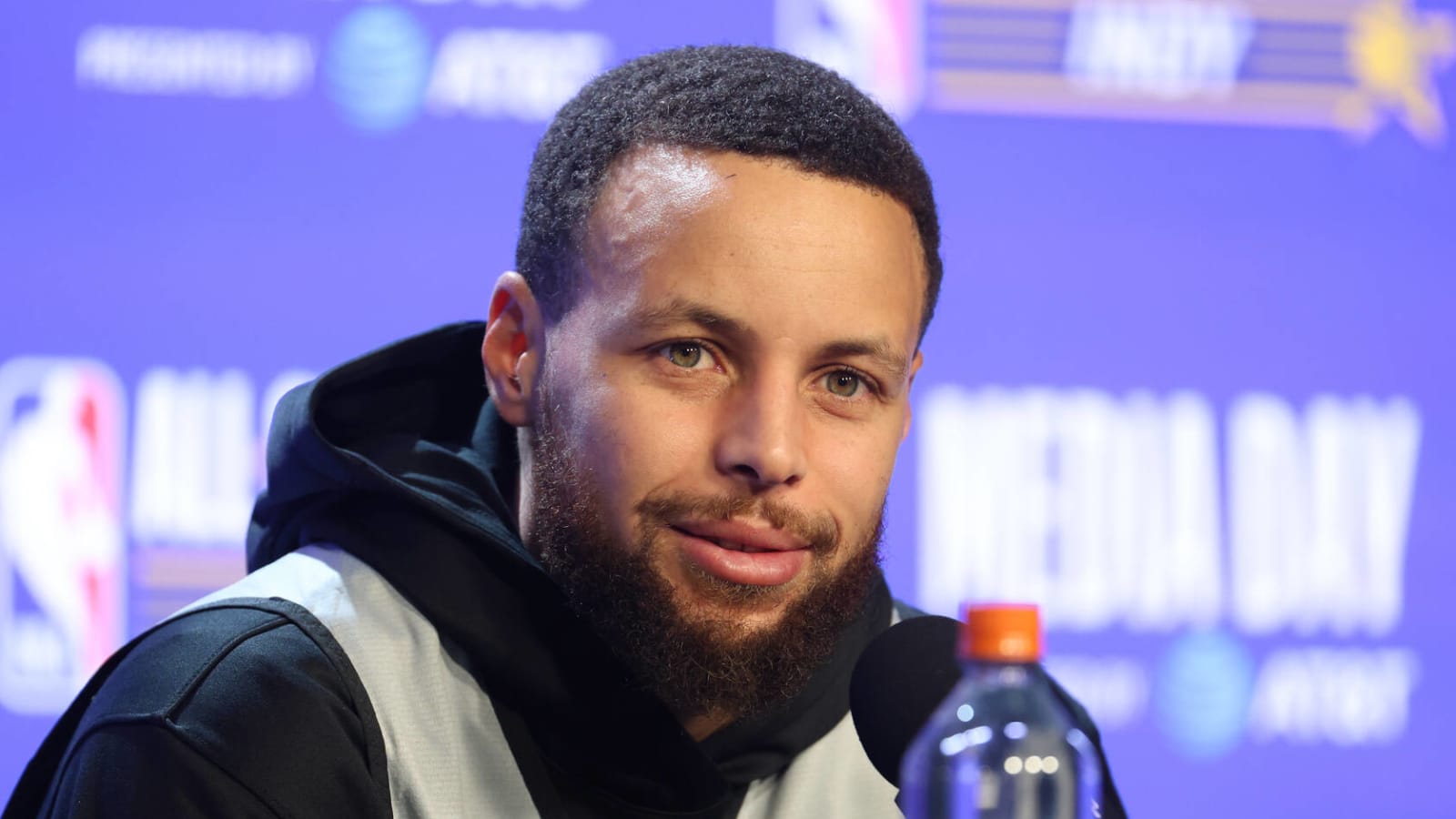 Stephen Curry has a humorous reaction to criticism